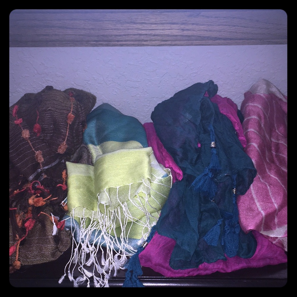 Wrap/scarf bundle (4)